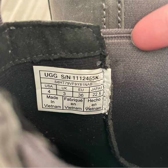 UGGS Chelsea Boots - Picture 7 of 7
